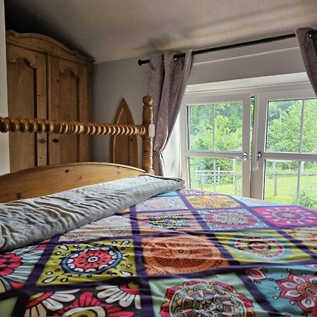 The Cottage Govilon Екстер'єр фото