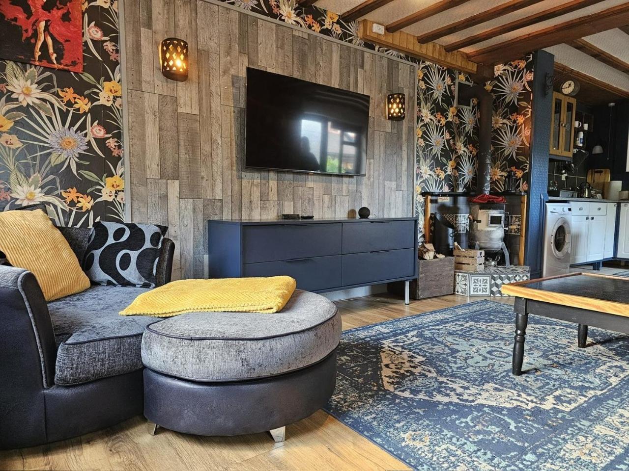 The Cottage Govilon Екстер'єр фото