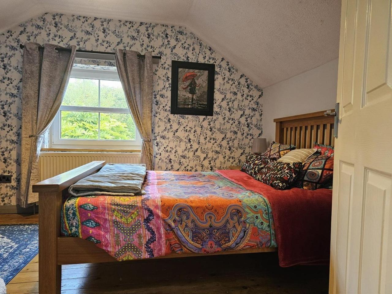 The Cottage Govilon Екстер'єр фото